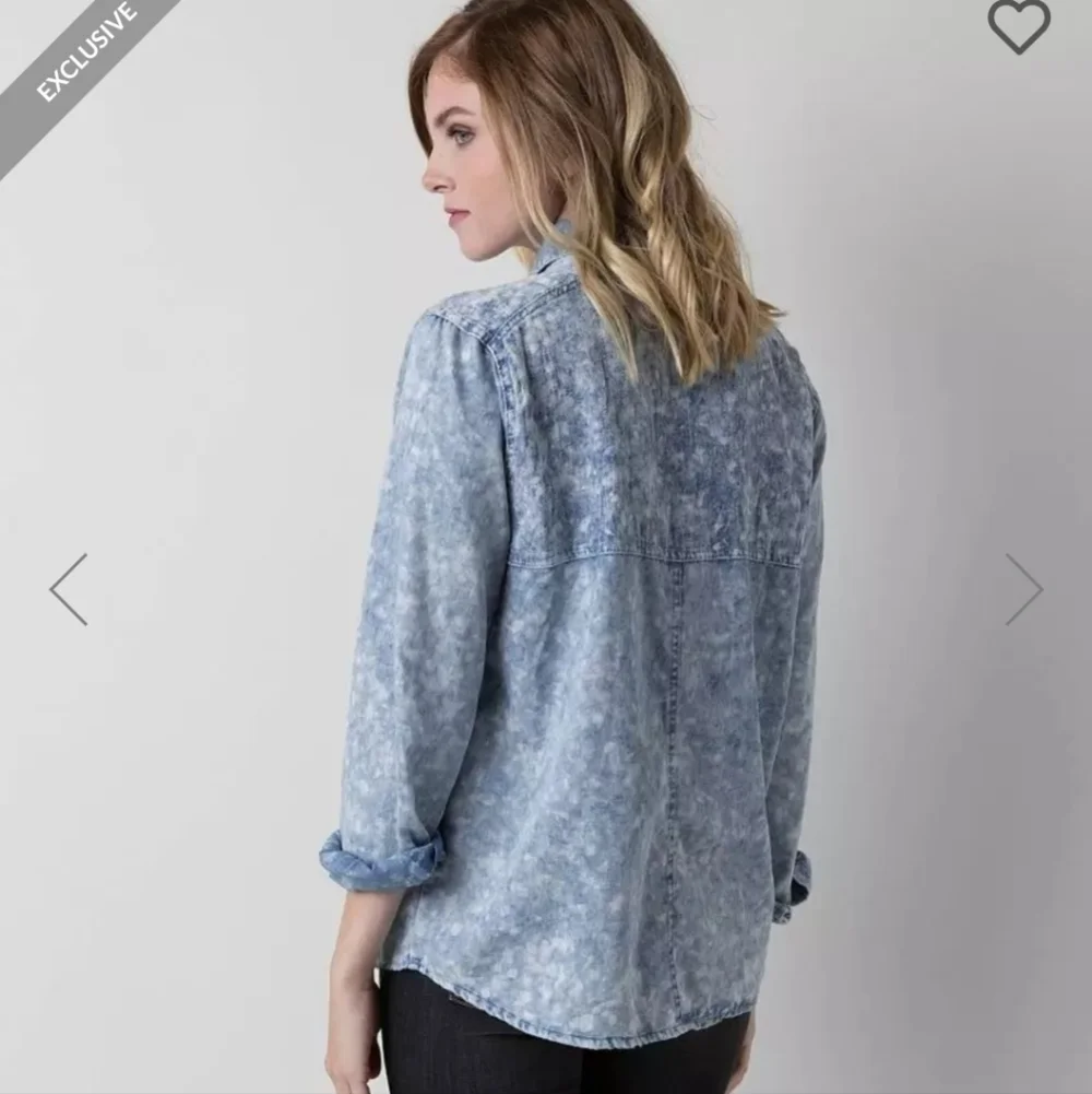 Gimmicks by BKE Perforated Chambray Shirt Light Denim Bleached Super Cute - Picture 6 of 6